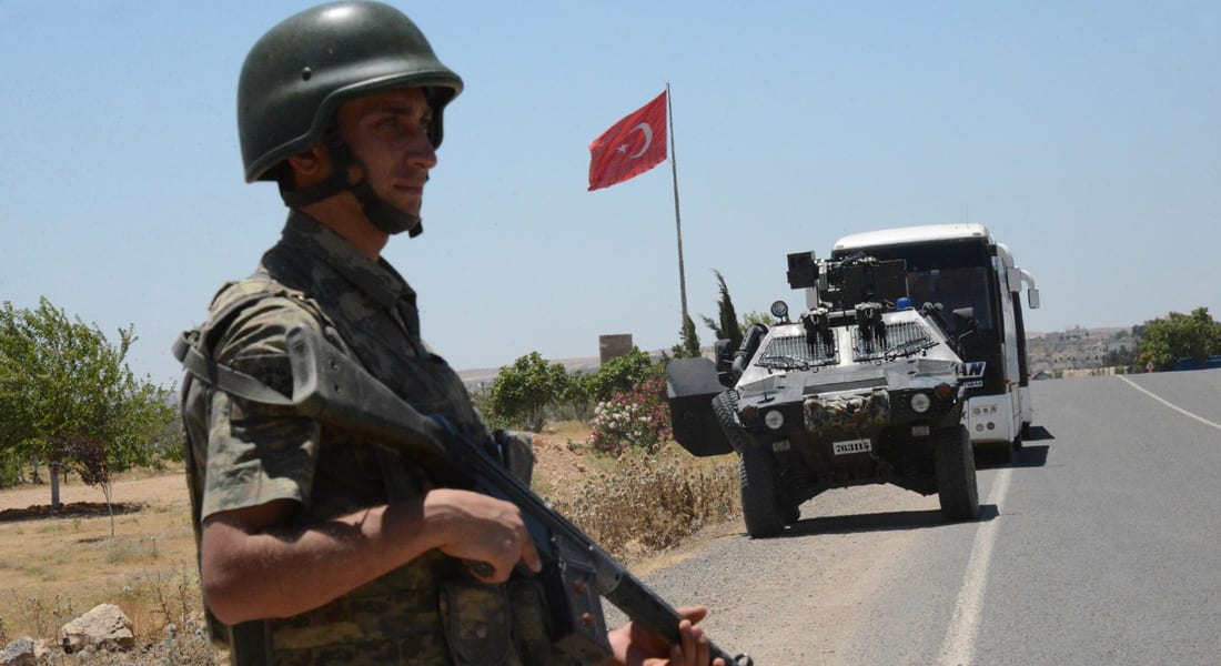 أمريكا تعلّق على زحف الجيش التركي نحو حدود سوريا بتأكيد "عدم ضرورة" المنطقة العازلة.. وأوغلو يحذر