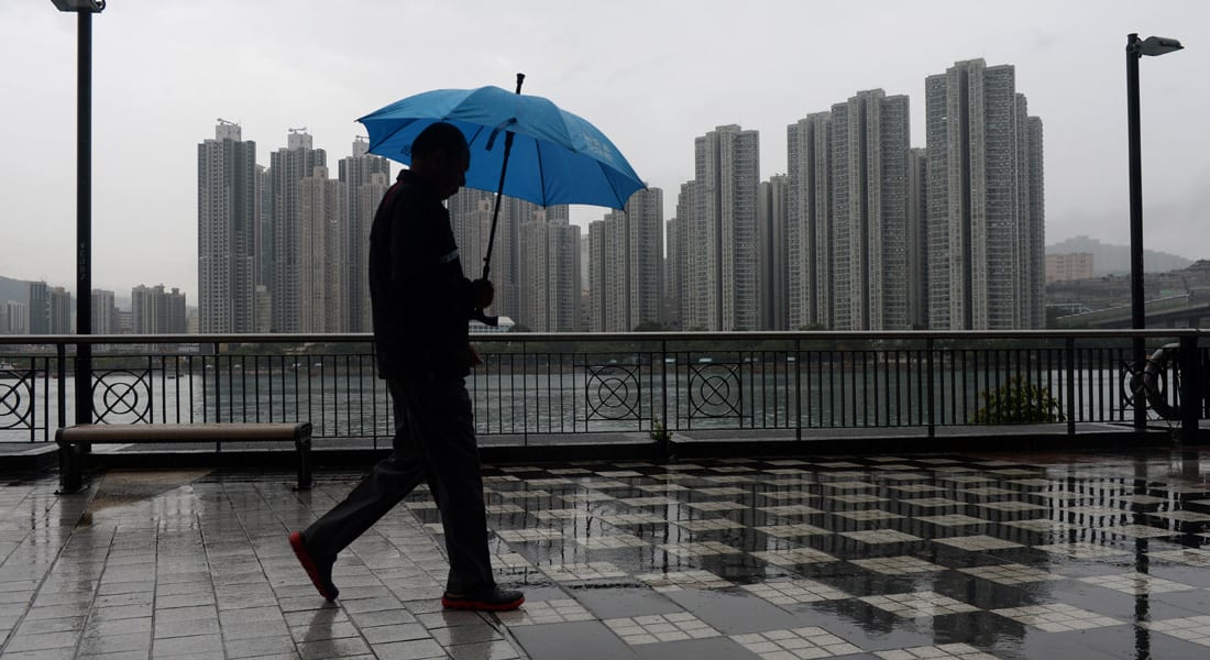 تأجيل أكثر من ألف رحلة في هونغ كونغ بسبب العاصفة الاستوائية "لينفا"