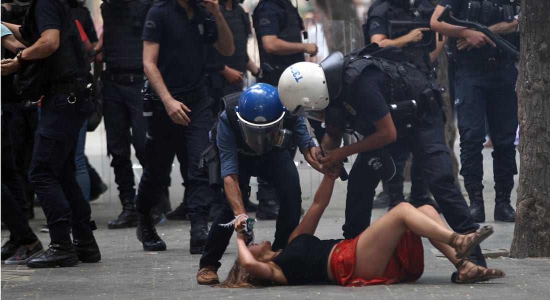 الشرطة التركية تفرق متظاهرين ضد الضربات العسكرية في سوريا والعراق