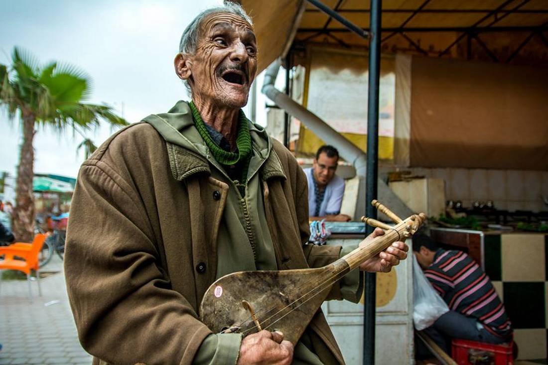 "ناس المغرب".. صور إنسانية تحمل قصصًا من الحياة اليومية في بساطتها وصعوبتها