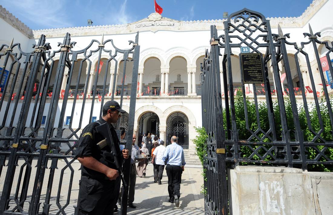 القضاء التونسي يفتح تحقيقًا في وفاة معاق ذهنيًا إثر اشتباه أسرته بتعرّضه لـ"التعذيب"
