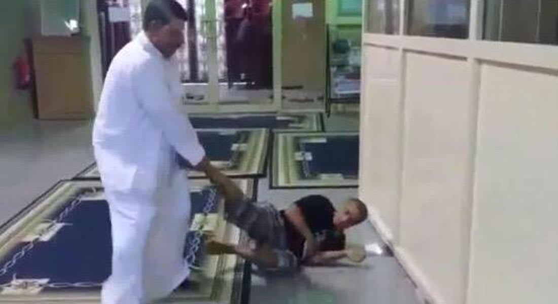 فيديو "#ضرب_مصاب_بمتلازمه_داون".. يثير الجدل بين مغردي السعودية