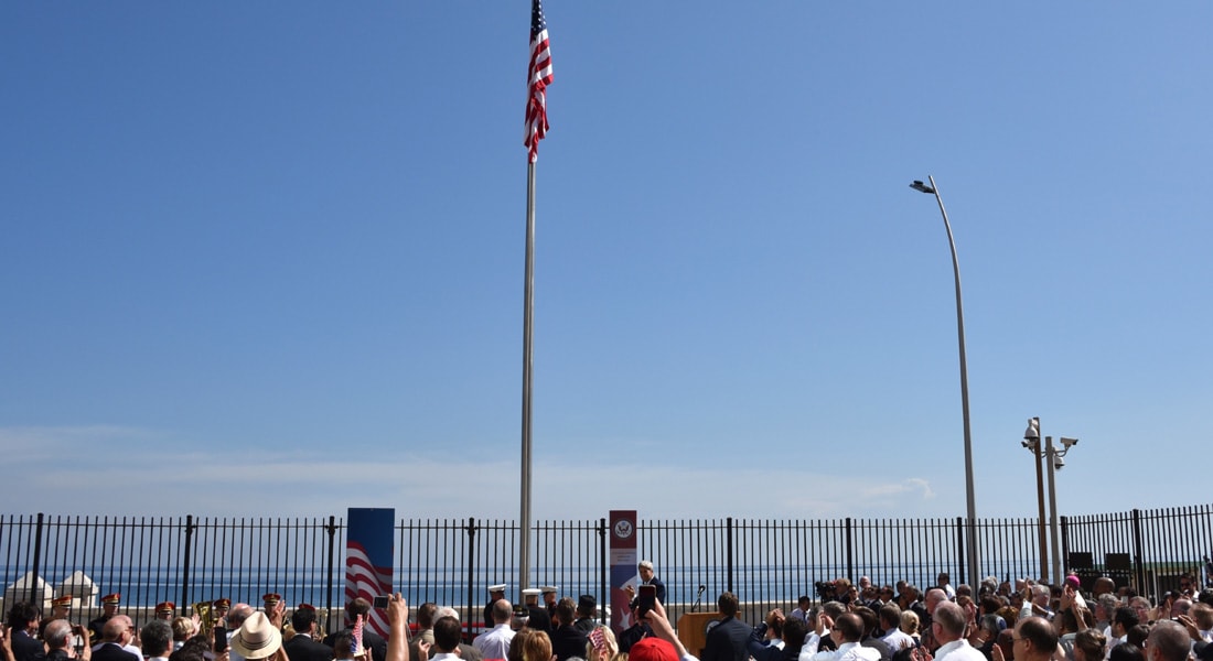 كيري يرفع العلم فوق السفارة الأمريكية في كوبا للمرة الأولى منذ أكثر من نصف قرن 