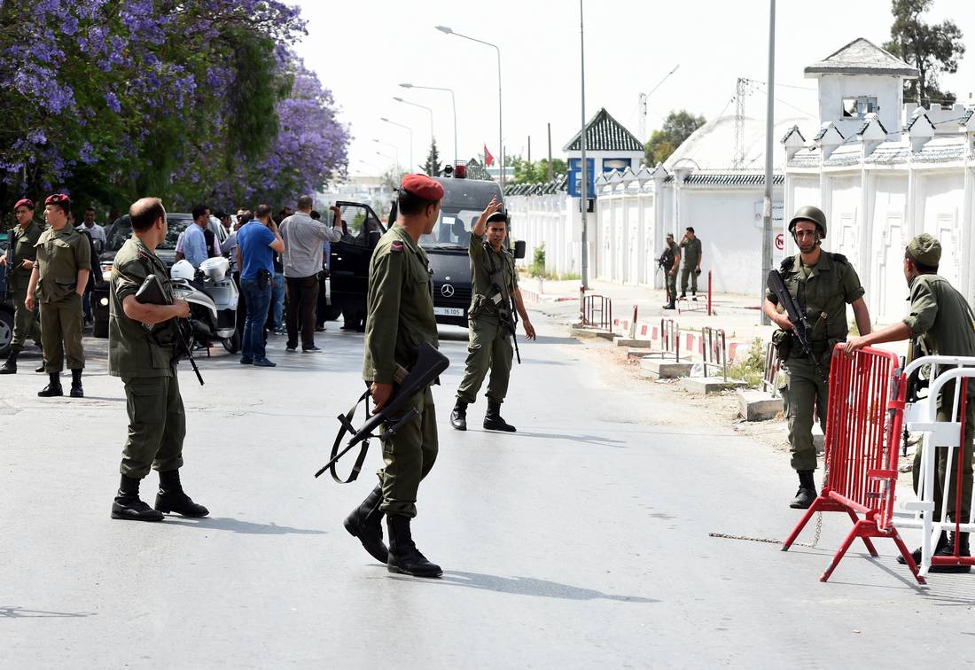 وفاة اثنين من الجنود التونسيين الذين أصابهم لغم أرضي بولاية القصرين