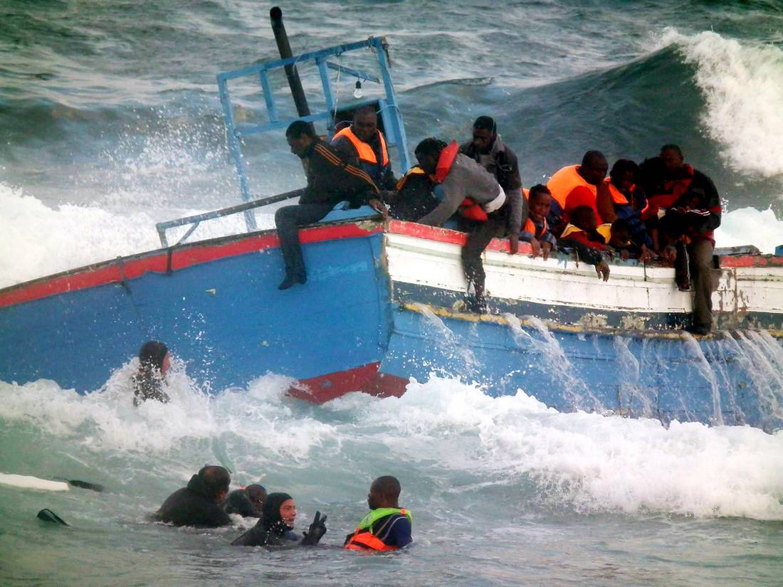 إيطاليا وتونس تنقذان آلاف المهاجرين غير النظاميين من الموت غرقًا في الأبيض المتوسط