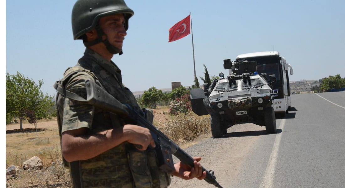 اختطاف عمال أتراك في العراق.. ومقتل جندي تركي في اشتباكات على الحدود السورية 