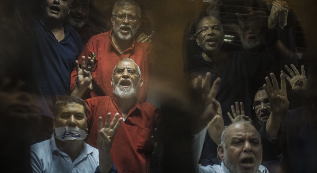 مصر.. محاكمة عسكرية لـ53 "إخوانياً" بقضية اغتيال ضابط شرطة