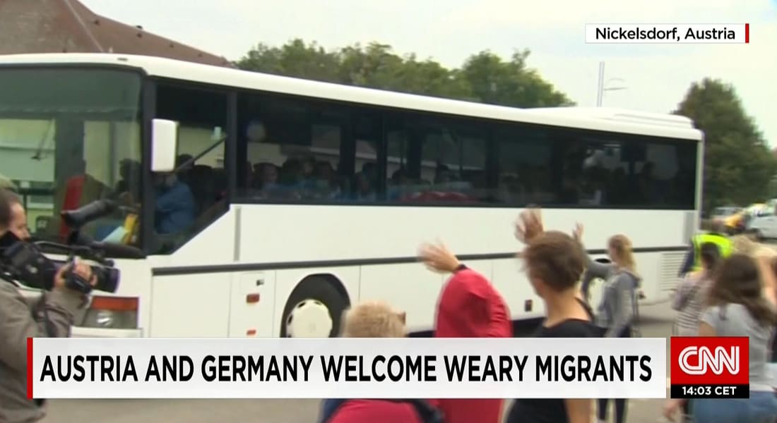 وزير الداخلية النمساوي: 11 ألف لاجئ دخلوا البلاد منذ السبت.. والبابا فرانسيس: الفاتيكان سيستقبل عائلات لاجئة وأدعو كل دير ومركز ديني لفعل ذلك