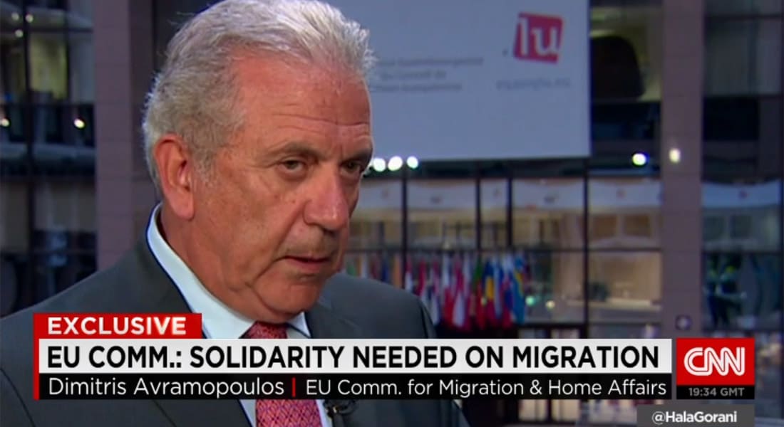 مفوض شؤون الهجرة بالاتحاد الأوروبي لـCNN: علينا إظهار المزيد من الوحدة وتحمل هؤلاء اليائسين ممن وصلوا لشواطئنا