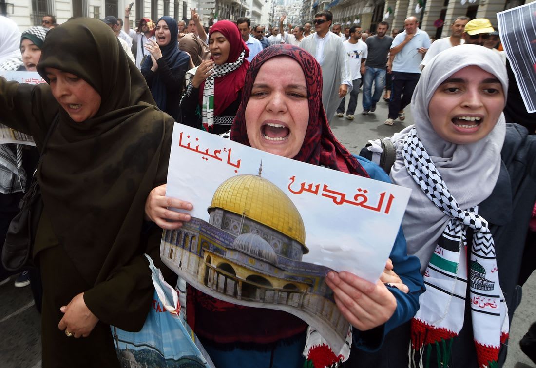جزائريون يتضامنون مع القدس بشعار: "الجزائر مع فلسطين ظالمة أو مظلومة"