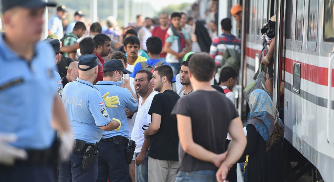 قطار مهاجرين يفجر أزمة بين المجر وكرواتيا.. والأمم المتحدة تحذر: إغلاق الحدود ليس حلاً