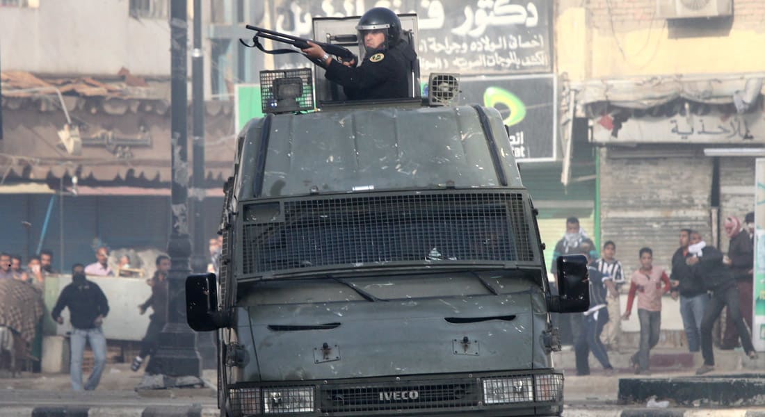 مصر.. مصرع 3 شرطيين وإصابة 35 في "حادث سير" واستبعاد "الشبهة الجنائية"
