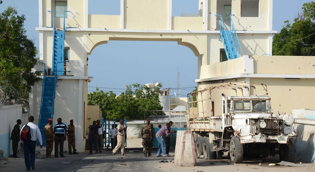 قتلى وجرحى بتفجير استهدف مبعوث الأمم المتحدة أمام القصر الرئاسي بالصومال