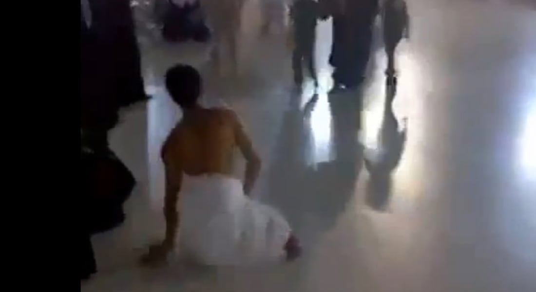 انتشار واسع لفيديو عن حاج "بلا قدمين" يطوف في الحرم المكي