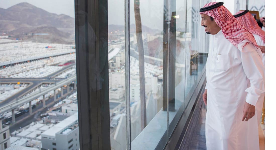 ملك السعودية للقيادات المشرفة على الحج: حادث التدافع لا يقلل مما تقومون به من أعمال جليلة 