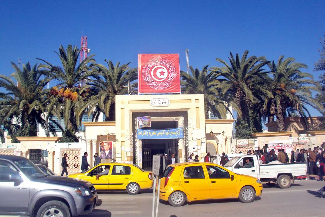 وفاة شاب تونسي أضرم النار في جسده احتجاجًا على حجز بضاعته
