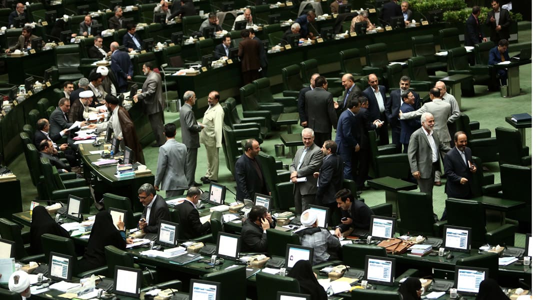 البرلمان الإيراني يقر الاتفاق النووي.. ويدعو الحكومة إلى تشكيل تحالف إقليمي لنزع أسلحة الدمار الشامل 