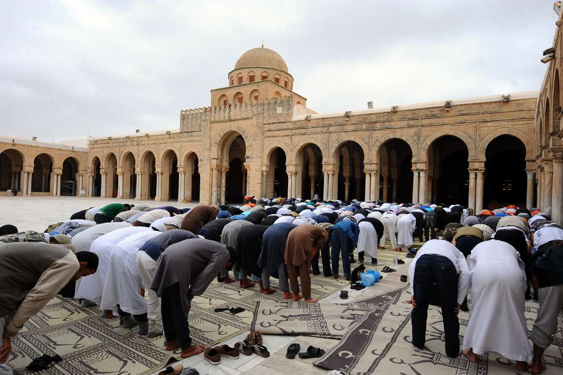 توتر في صفاقس بسبب استمرار عزل إمام مسجد.. والمصلّون يلغون خطبة الجمعة