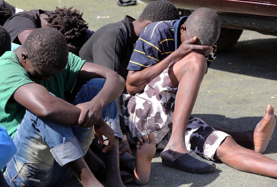 مصرع 18 مهاجرًا من جنسيات إفريقية مختلفة وجُرح 37 في حريق بمركز استقبال جزائري