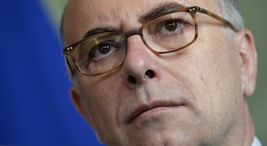 وزير الداخلية الفرنسي: منعنا دخول المئات للبلاد بعد هجمات باريس