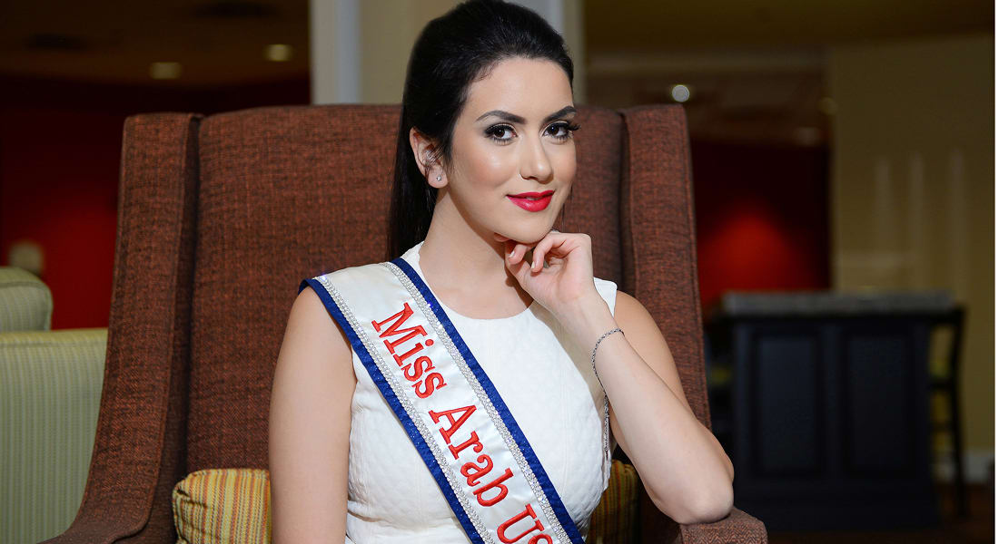 السورية فابيولا الإبراهيم ملكة جمال العرب بأمريكا تطالب السياسيين الأمريكيين بـ "الرحمة"