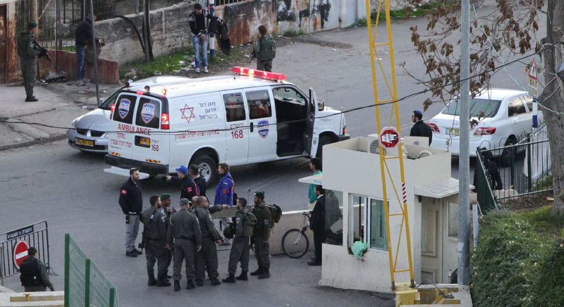 مقتل فلسطيني وإصابة إسرائيلي بالخليل ونتنياهو يحتج على اتهامات سويدية بـ"إعدام" مهاجمين ميدانياً