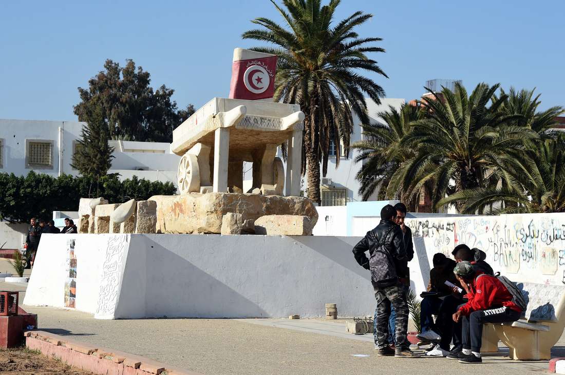 تونس تحتفل بذكرى ثورتها في أجواء باهتة وسط مشاكل اقتصادية وتحديات أمنية