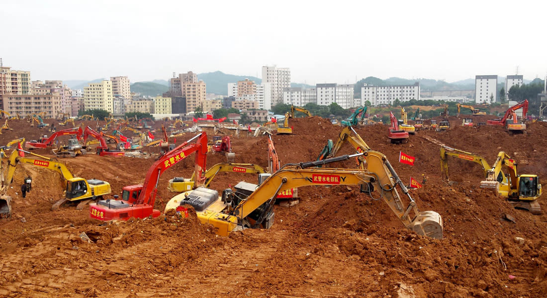 الصين: مسؤول سابق يقفز إلى الهاوية بعد انهيار "جبل" من مخلفات البناء دفن عشرات المنازل