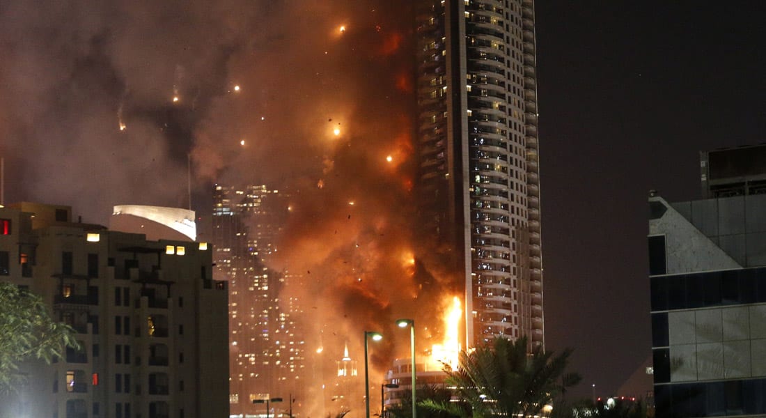 حكومة دبي توفر غرف فندقية بديلة لنزلاء فندق "العنوان" بعد اندلاع حريق فيه