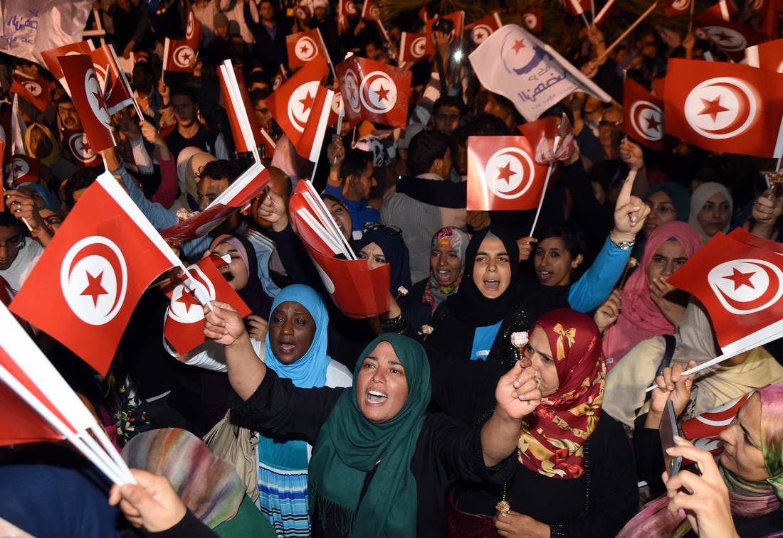 التعديل الحكومي الواسع في تونس يثير مواقف متعارضة بين المنتقدين والمرّحبين