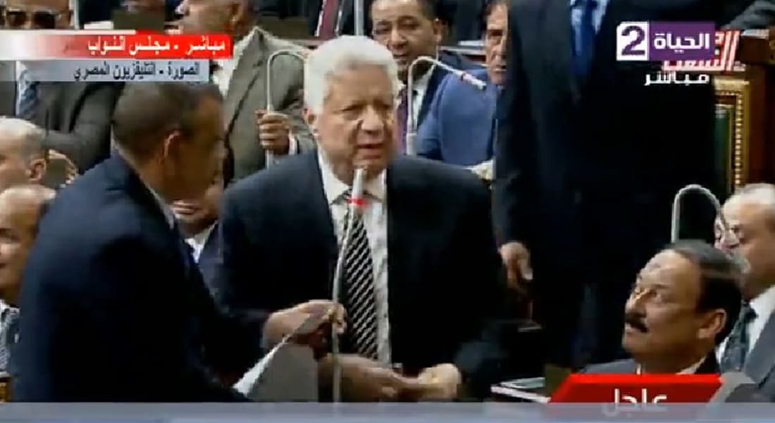 الجلسة الأولى للبرلمان المصري تثير سخرية الإعلاميين.. وباسم يوسف: ما يحدث مهزلة تدعو للبكاء