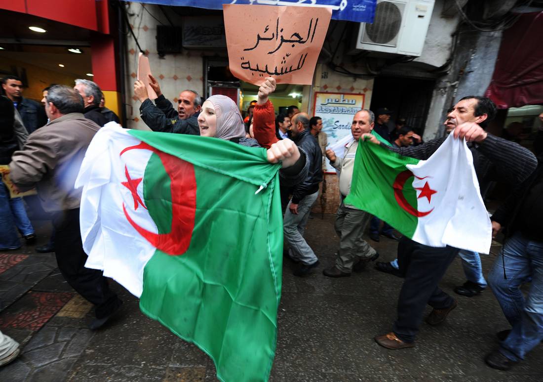 مشروع الدستور الجديد.. هل تلتحق الجزائر بنادي الدول الديمقراطية؟