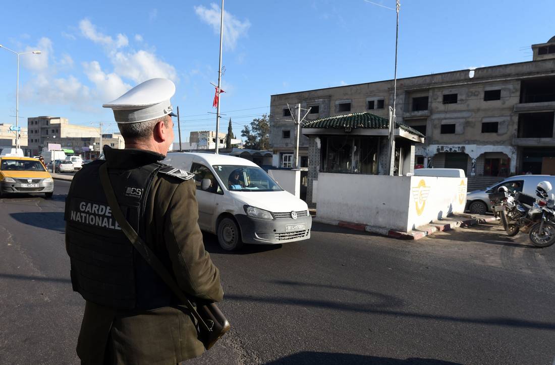 رجلا أمن تونسيان يتبرّعان بدمهما لضحية هجوم في طريق سيار
