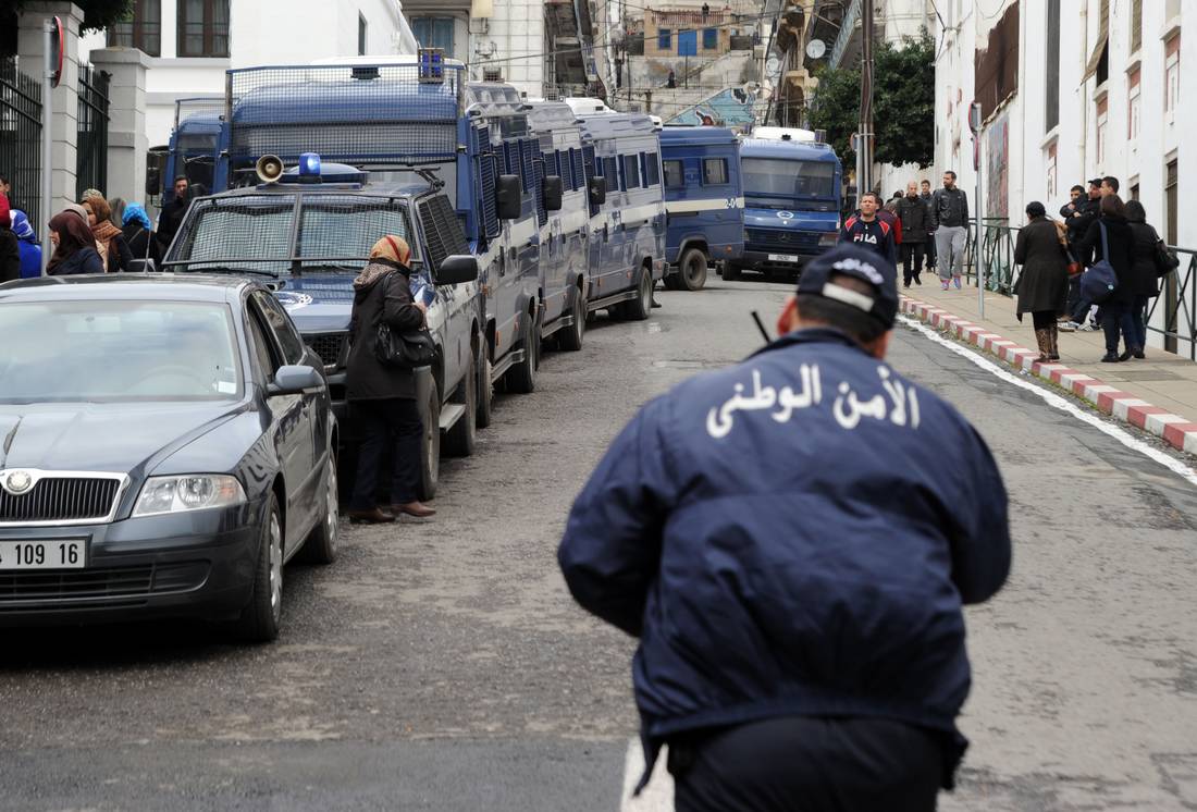 الأمن الجزائري يعلن القضاء على "إرهابي" كان يخطط لتفجير نفسه
