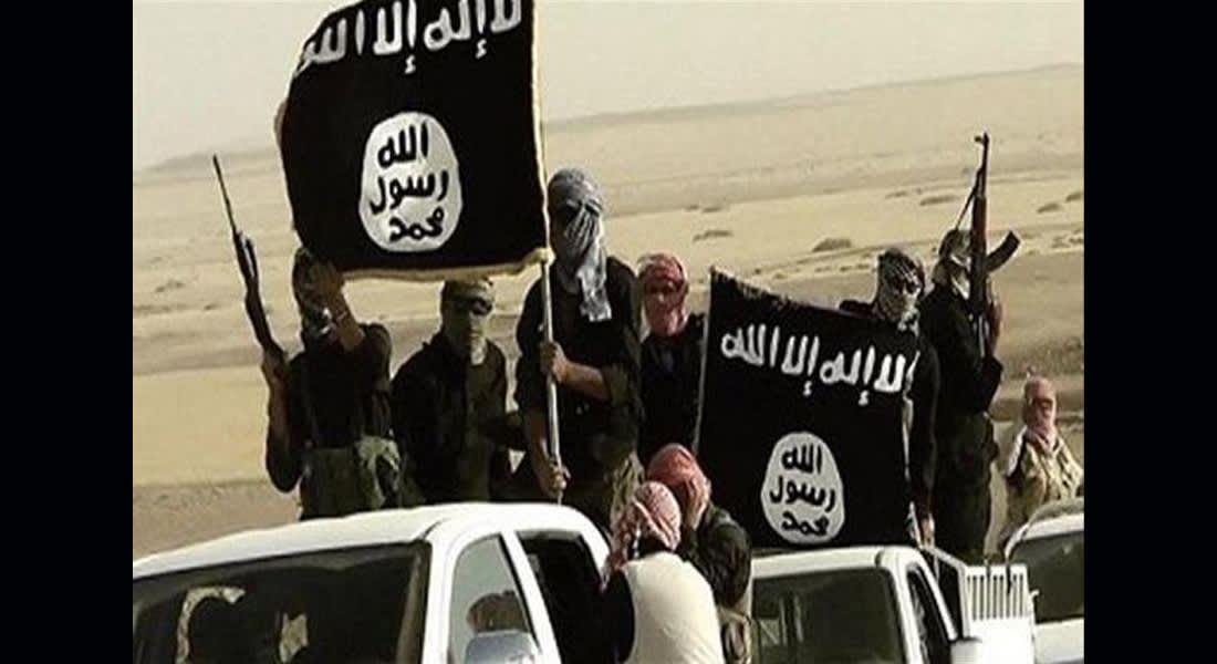 معارضون سوريون: داعش يصلب شابا في شوارع الرقة لاتهامه بـ"التعامل مع التحالف" الدولي