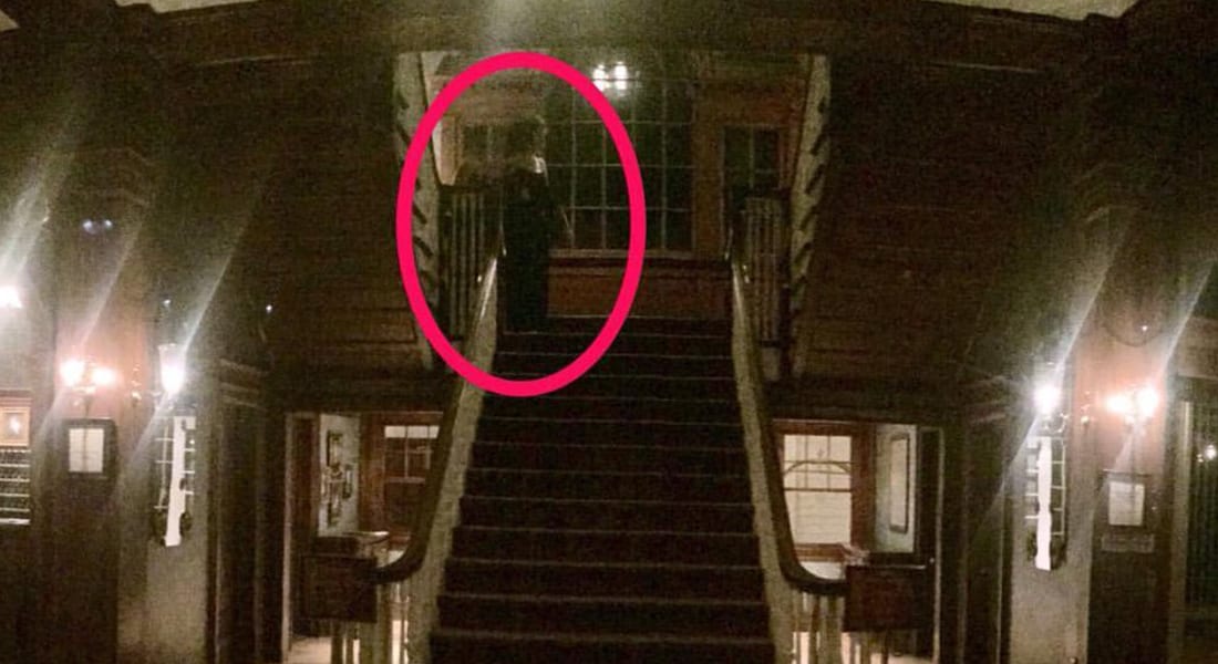 سائح يلتقط صورة لشبح في "فندق الرعب" المشهور بمدينة كولورادو الأمريكية
