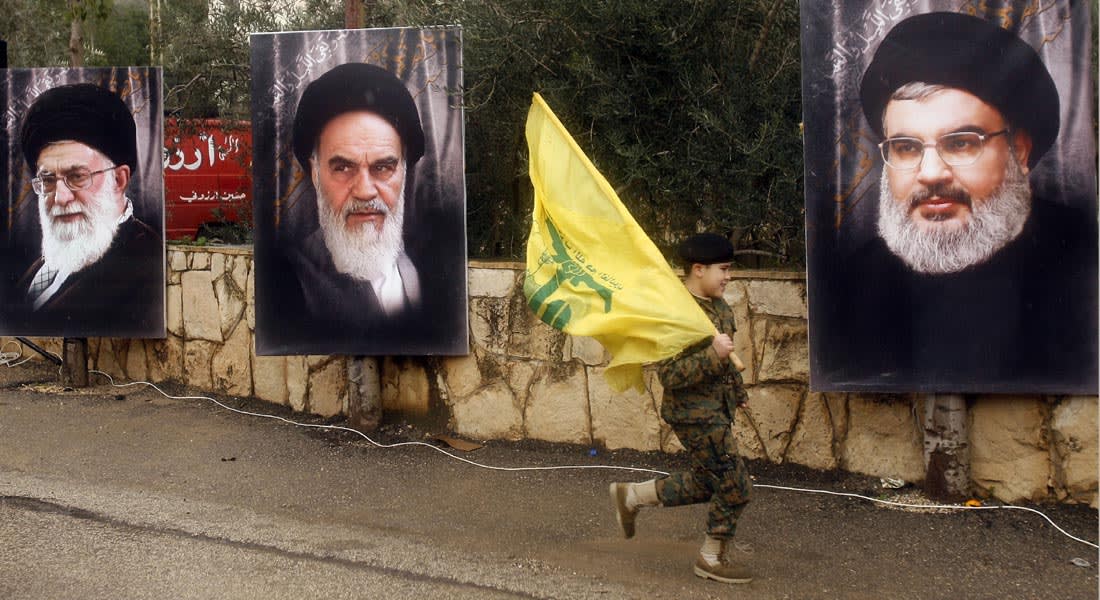 خامنئي: "حزب الله" شمس ساطعة.. و"ليذهب إلى الجحيم" من يستخدم أموال البترودولار لإدانته