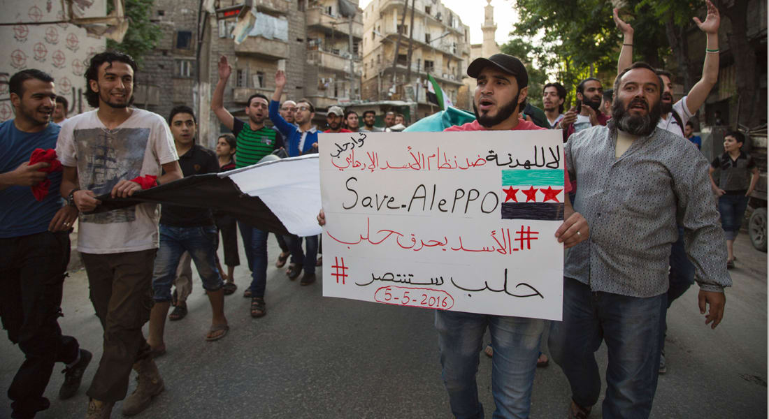 المرصد السوري: مقتل 28 في غارة على مخيم للنازحين في إدلب.. وواشنطن تدعو روسيا للرد على الأسد 