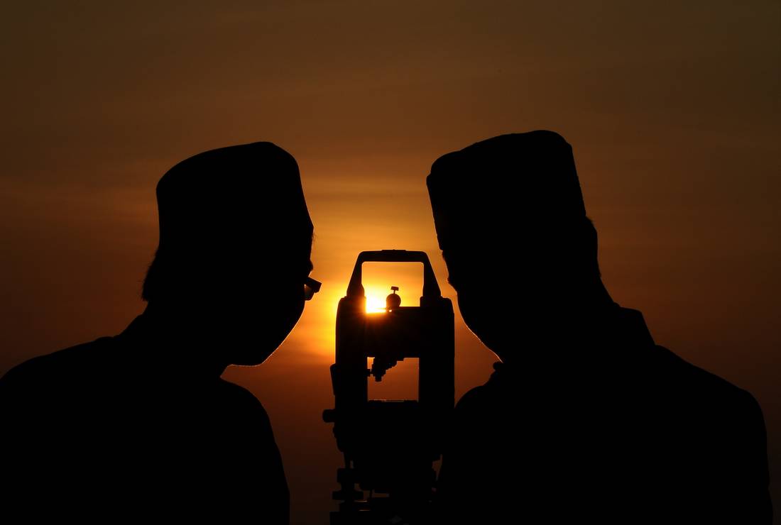 بلدان المغرب وعمان وإيران تخرج عن إجماع رصد الهلال وتعلن الثلاثاء بداية رمضان