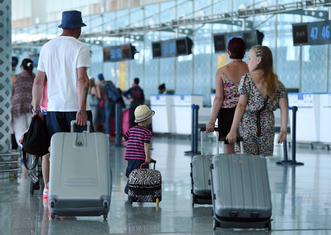 رغم التحذيرات.. آلاف السياح الروس يصلون تونس وتوقعات بارتفاع عدد رحلاتهم