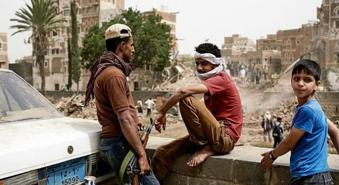 التحالف العربي يسلم 52 طفلا مجندا للحكومة اليمنية