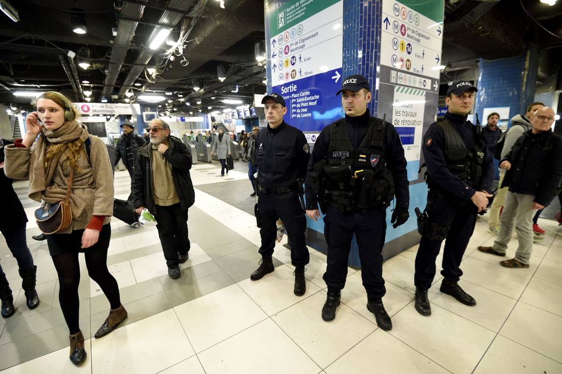 بسبب جريمة "داعش".. الداخلية الفرنسية تقرّر تسليح عناصر الشرطة خارج أوقات العمل