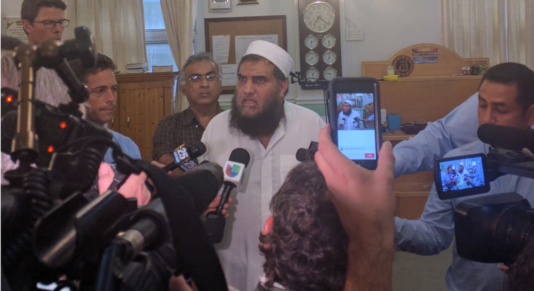 الشرطة الفيدرالية تستجوب مسؤول مسجد تردد عليه عمر متين.. وتحقق في علاقته بأعضاء مركز "فورت بيرس" الإسلامي 