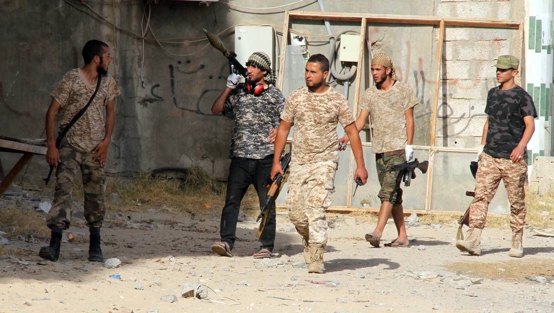 قوات الحكومة الليبية تعلن القضاء على مئة مقاتل من "داعش" في يوم واحد بسرت