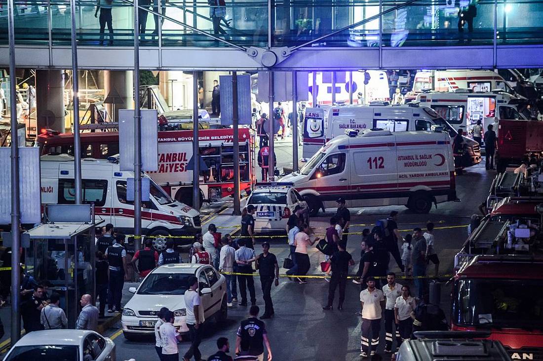 شهود يستعيدون شريط الهجوم على مطار أتاتورك: تأخر للشرطة والإسعاف.. وإطلاق نار عشوائي