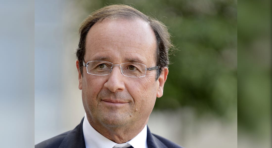أثار موجة من السخرية والغضب.. هل تعلم كم يبلغ راتب مصفف شعر الرئيس الفرنسي؟