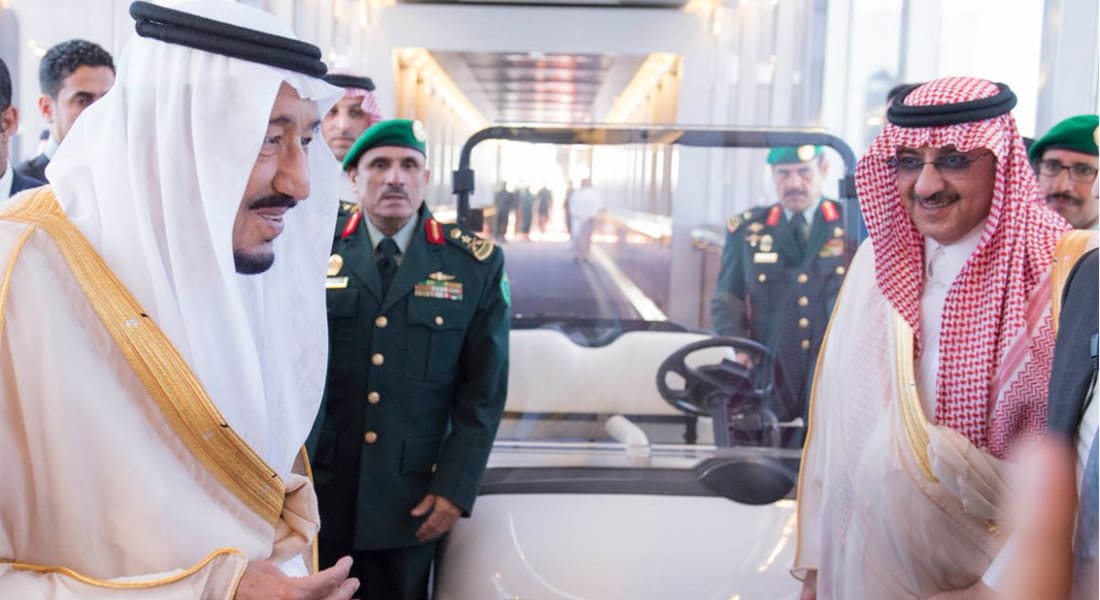 الملك سلمان يغادر السعودية في إجازة خاصة.. ويُنيب محمد بن نايف في إدارة شؤون المملكة