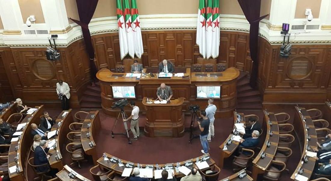 نواب البرلمان الجزائري يفرضون الصمت على العسكريين المتقاعدين