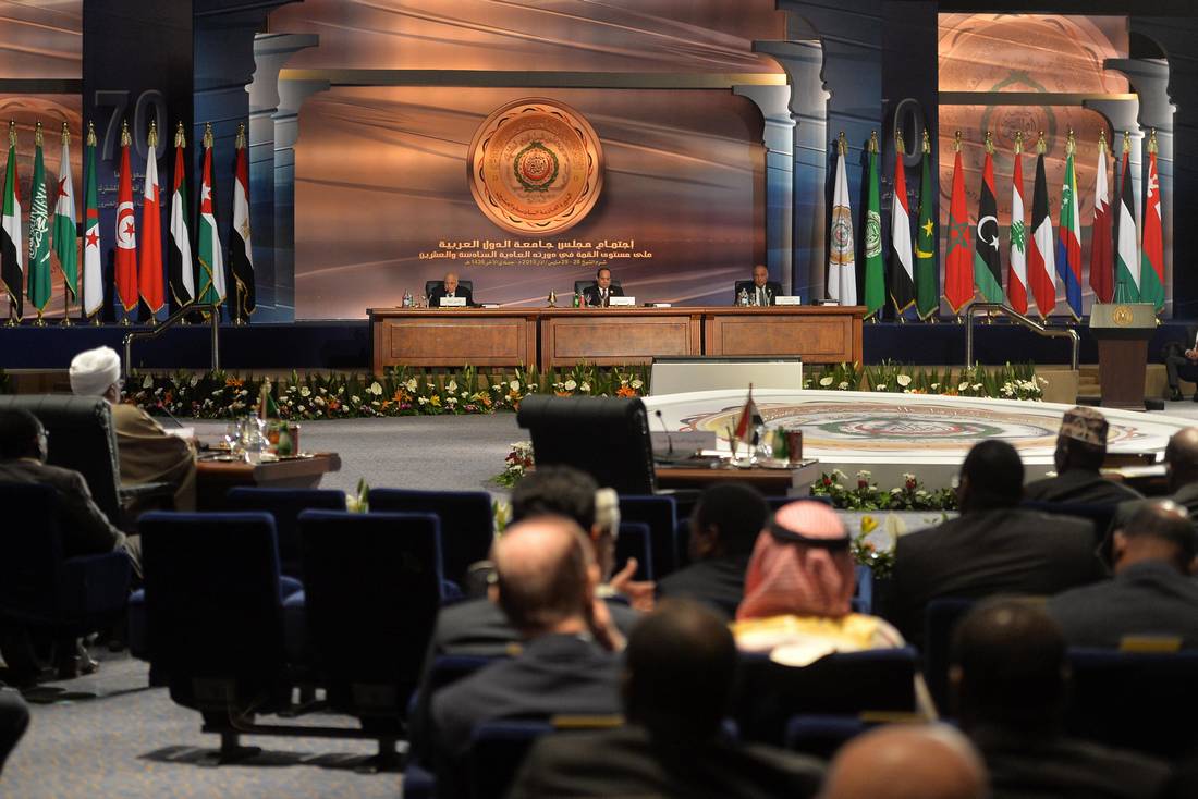 القمة العربية تُطالب بإخضاع المنشآت النووية الإسرائيلية للمراقبة وترّحب بالمبادرة الفرنسية
