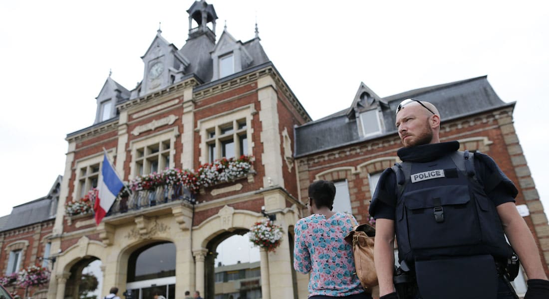 داعش يتبنى هجوم الكنيسة بفرنسا: المنفذان جنديان بـ"الدولة الإسلامية"
